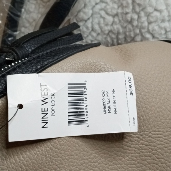Nine West Dome. Bag, black and taupe, NWT, crossbody strap removable and handles - Picture 5 of 13